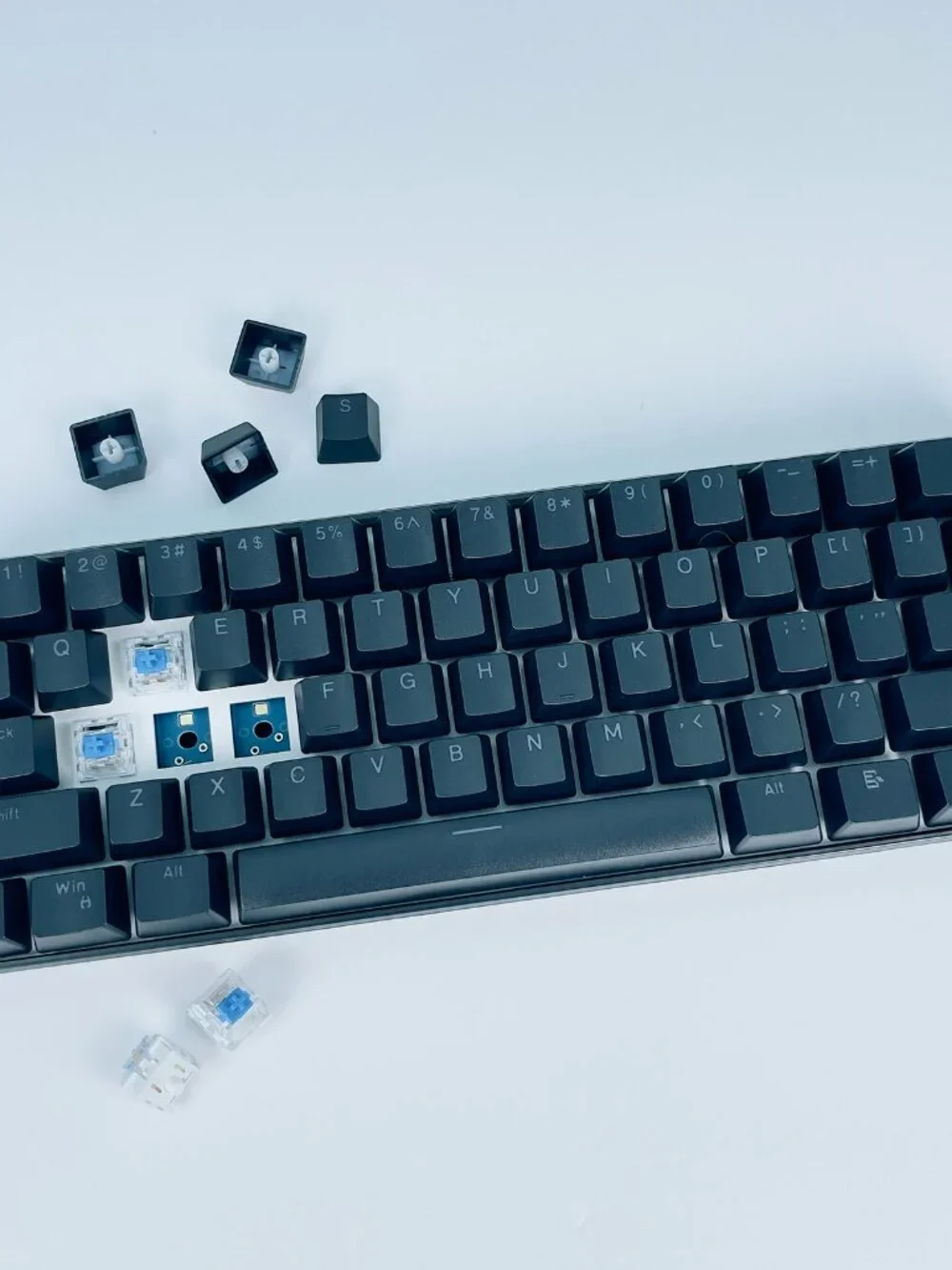 Kavlorn KL61 60% Mechanical Gaming Keyboard White RGB Backlit